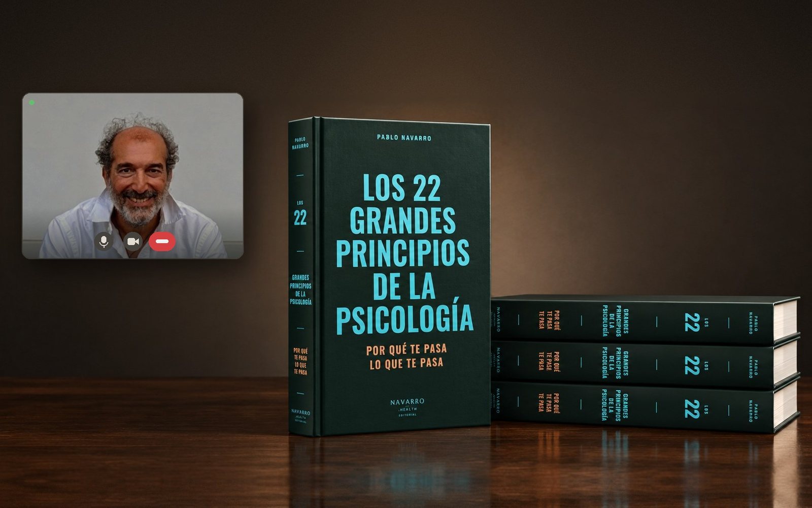 El libro junto a una videollamada con Pablo Navarro